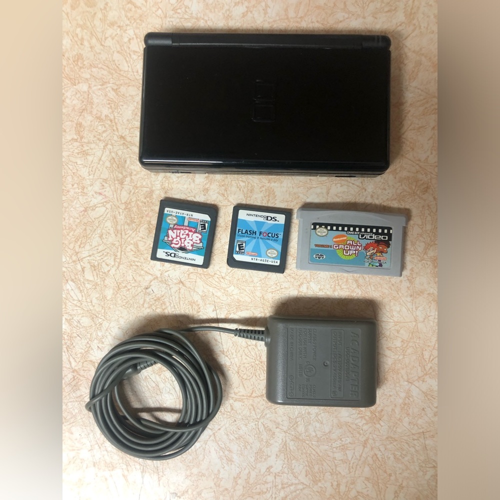WORKING Nintendo Black DS Lite with Games and Charger